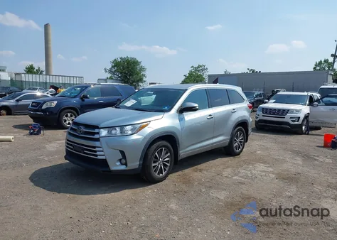 2018 Toyota Highlander Xle из США, поврежденный, VIN 5TDJZRFHXJS822640